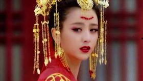 莹莹烛火照红妆,探寻古典美学的光影魅力